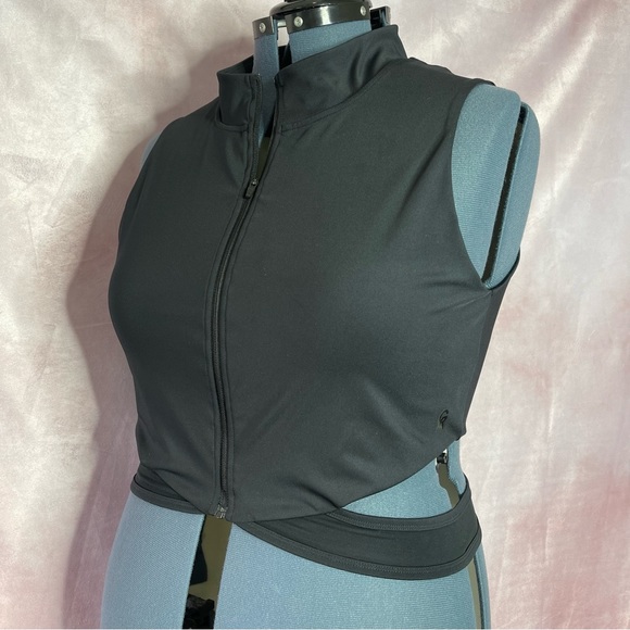 Good American Black Zip-Front Wrap Around Active Top Size 22/24 - Picture 7 of 14